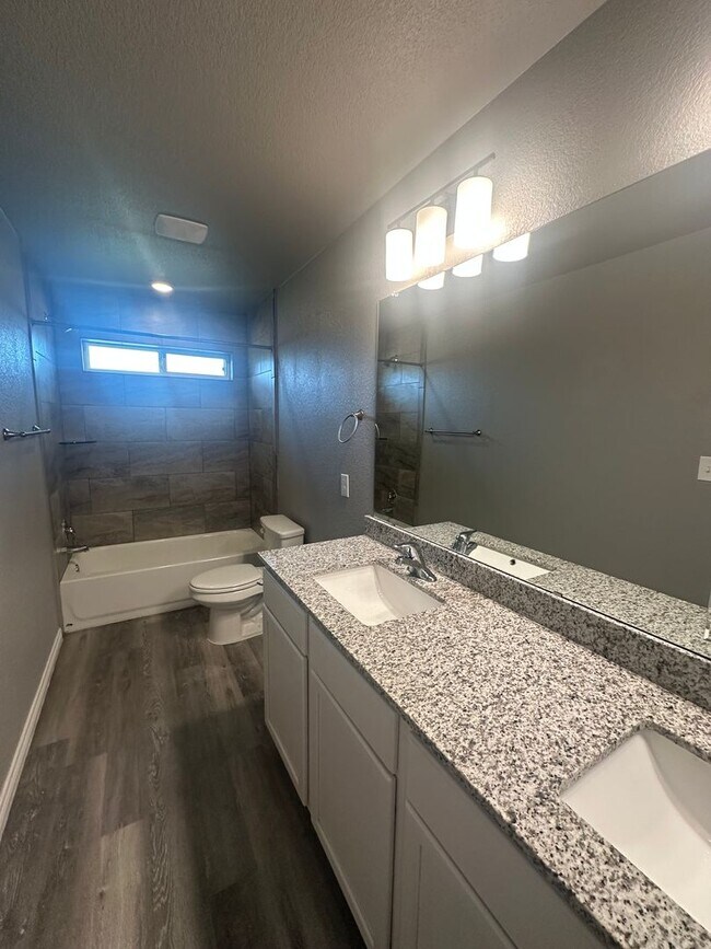 Building Photo - 3Bed/2Bath