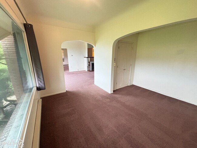 Building Photo - 216 S 49th St