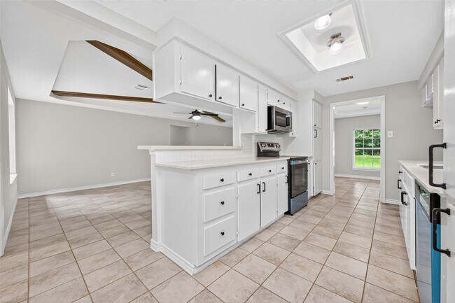 Building Photo - 18747 Woodridge Dr