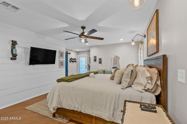 Building Photo - 4402 E Turney Ave