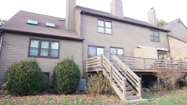 Building Photo - 24 Overlook Dr