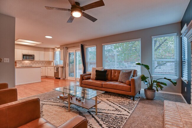 Building Photo - Updated 4 bedroom west Colorado Springs home