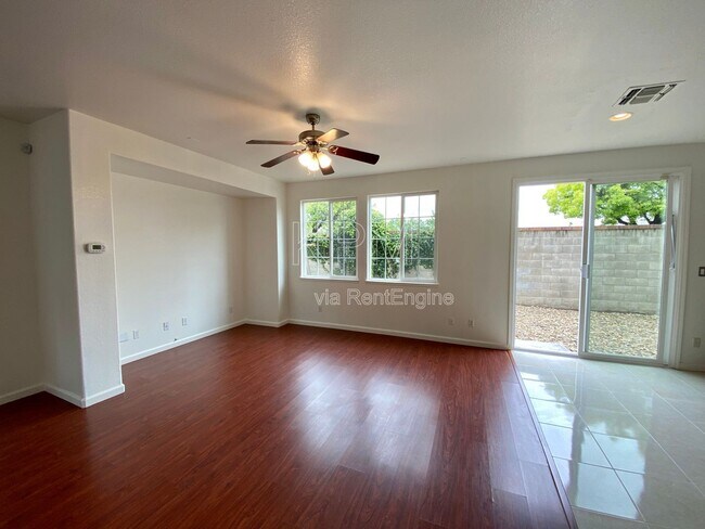 Building Photo - 10814 Peony Pl Dr