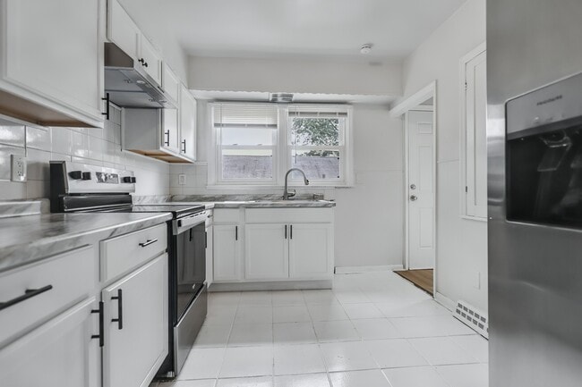 Building Photo - 3728 Standish Ave