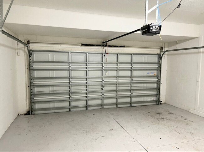 Building Photo - WYNDHAM LAKES ESTATES 4/2.5 HOME FOR RENT - LAKE VIEW!