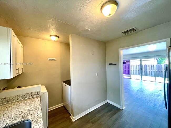 Building Photo - 11315 SW 123rd Ave