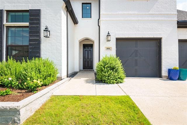 Building Photo - 890 Newcastle Dr