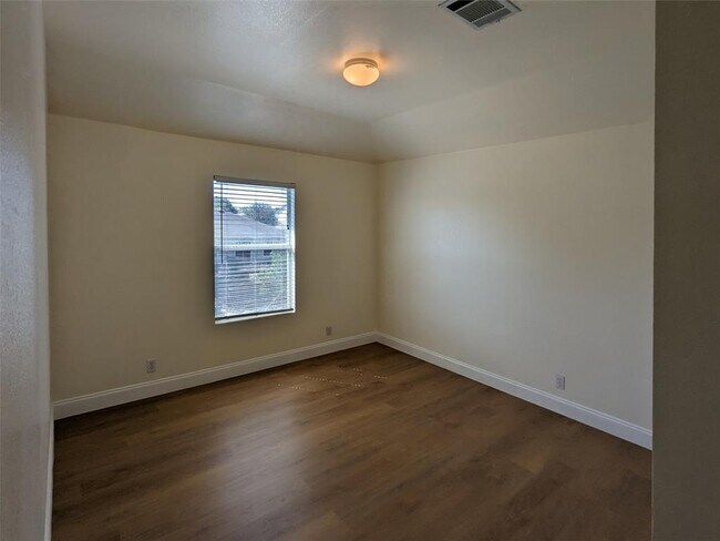 Building Photo - 4717 Lake Champlain Ln