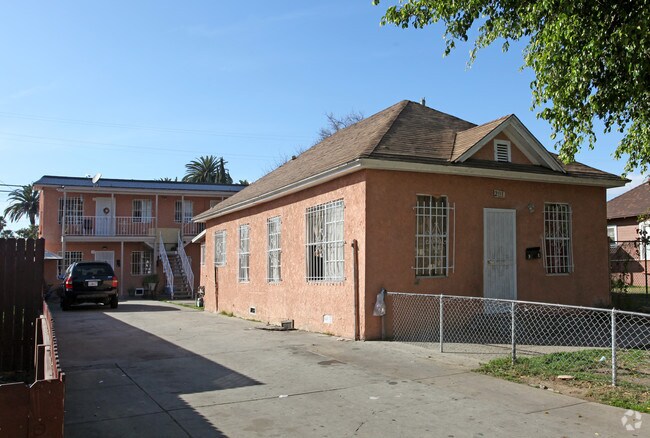 Primary Photo - 2111 Pasadena Ave