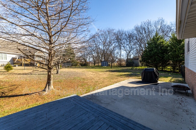 Building Photo - 722 Chapelwood Cir