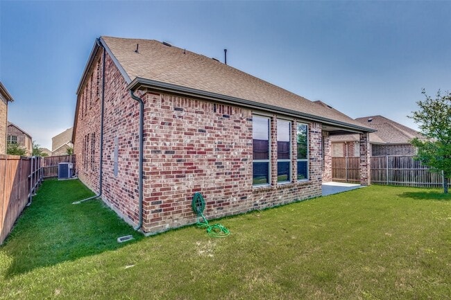 Building Photo - 1904 Brown Stone Dr