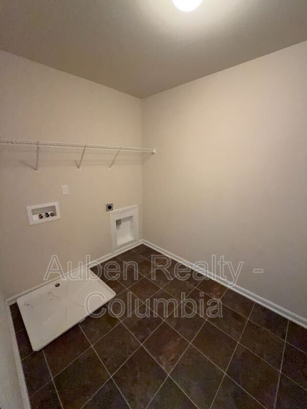 Building Photo - 204 Ashmore Ln