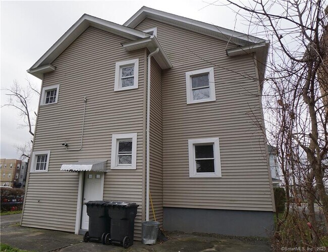 Building Photo - 28 Cleveland Ave