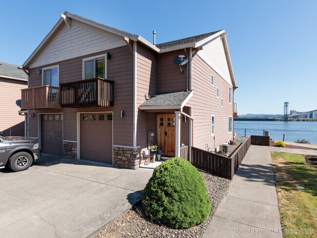 Primary Photo - 701 King Dr
