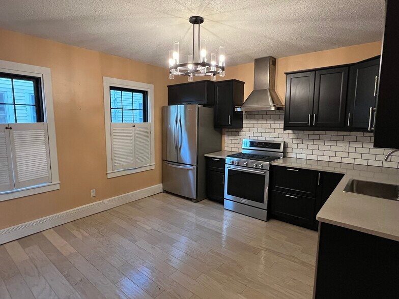 Building Photo - 11 Starr St