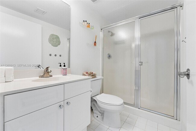 Building Photo - 17050 N Bay Rd