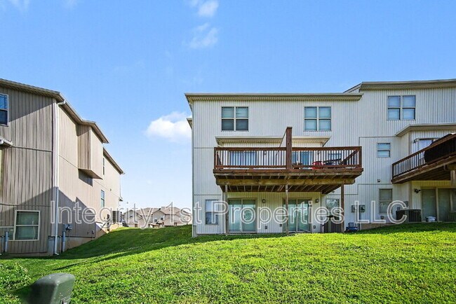 Building Photo - 10510 Clubhouse Dr