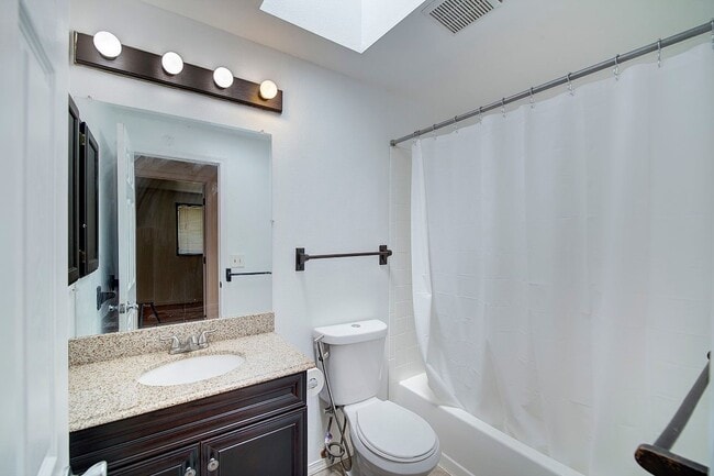 Building Photo - 4Bd/2.25Ba Redmond House