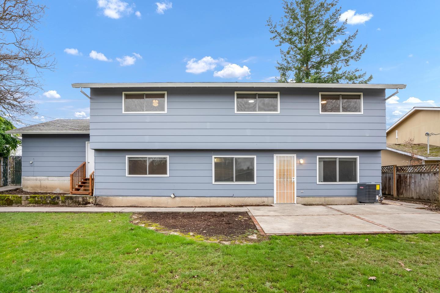 Building Photo - 13665 Sw Parkway