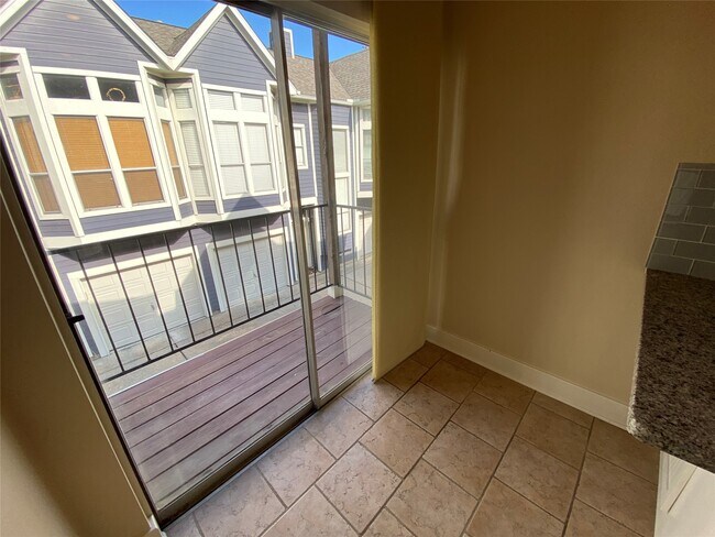 Building Photo - 735 Arlington St