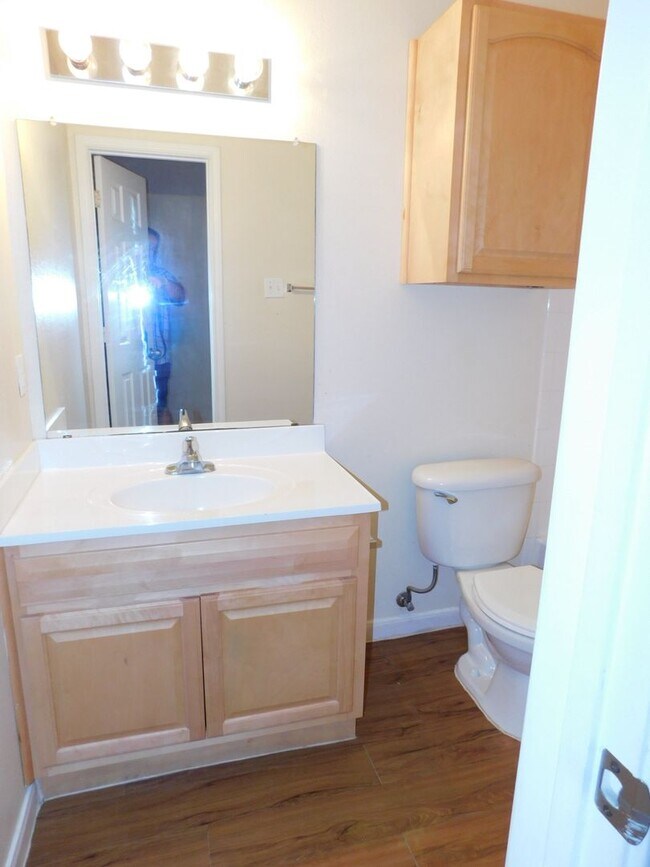 Building Photo - Edgecreek Condo for Lease