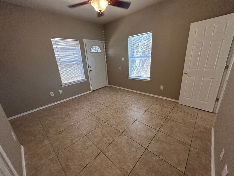 Building Photo - 1104 Canyon Edge Dr