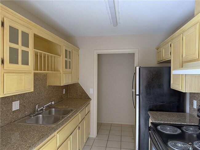 Building Photo - 716 Mynah Ave