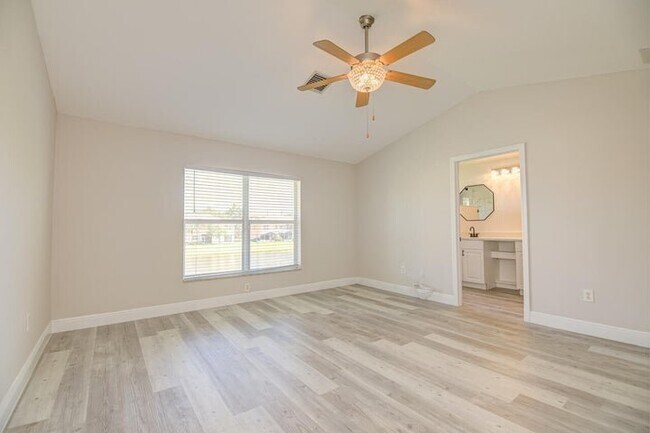 Building Photo - 446 Rainbow Springs Terrace