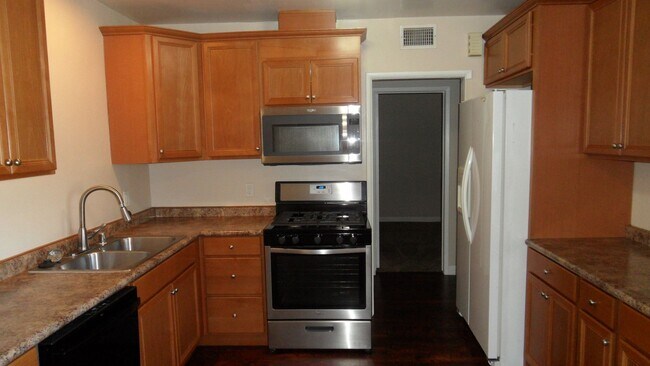 Building Photo - Single Story 4BR 2BA Home 2 Car Garage