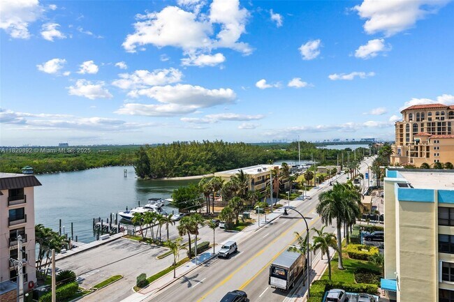 Building Photo - 3111 N Ocean Dr