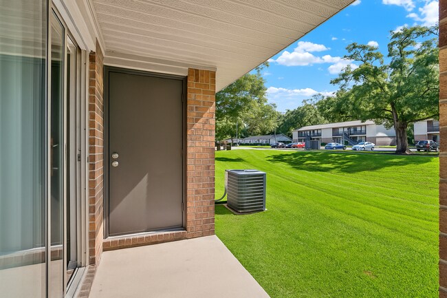 Building Photo - ****Spacious 2 Bedroom 1 Bath in Orange City