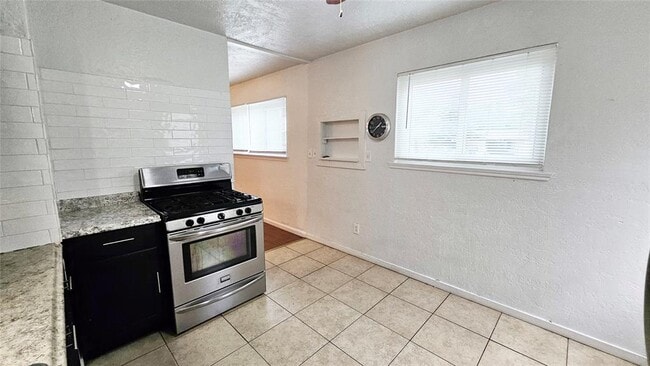 Building Photo - 3000 SW 52nd St
