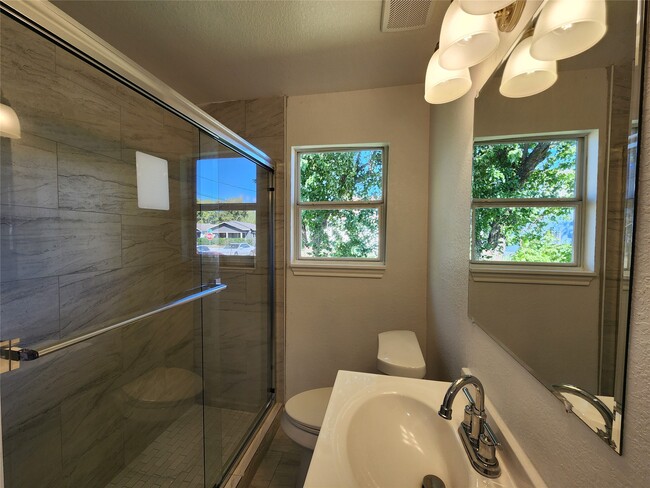 Building Photo - 2706 Berry St