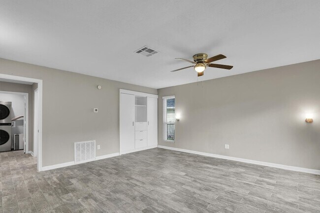 Building Photo - 3539 Balboa Cir