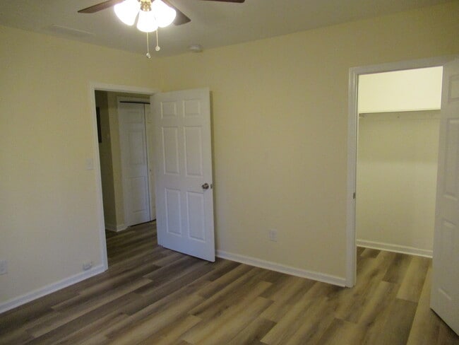 Building Photo - 2032 Rector Dr SW