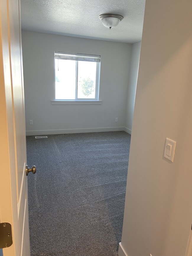 Building Photo - 445 S 1540 E