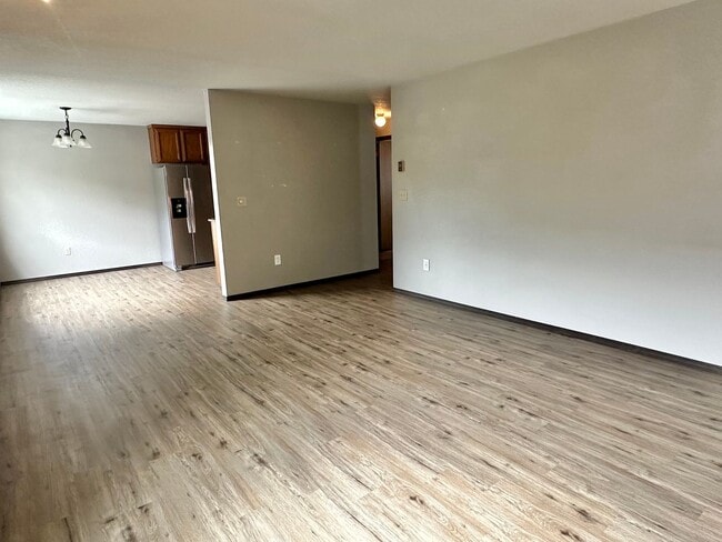 Building Photo - Location, Location, Location! 2-bed Ballar...