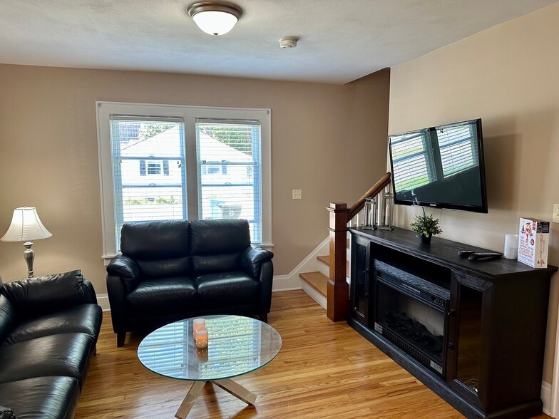 Primary Photo - 4 Water St