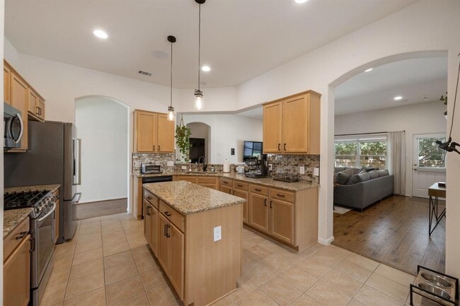 Building Photo - 2405 Tumbling River Dr