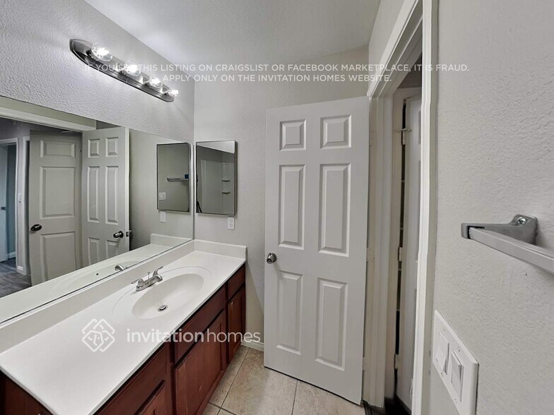 Building Photo - 5326 Coral Ribbon Ave