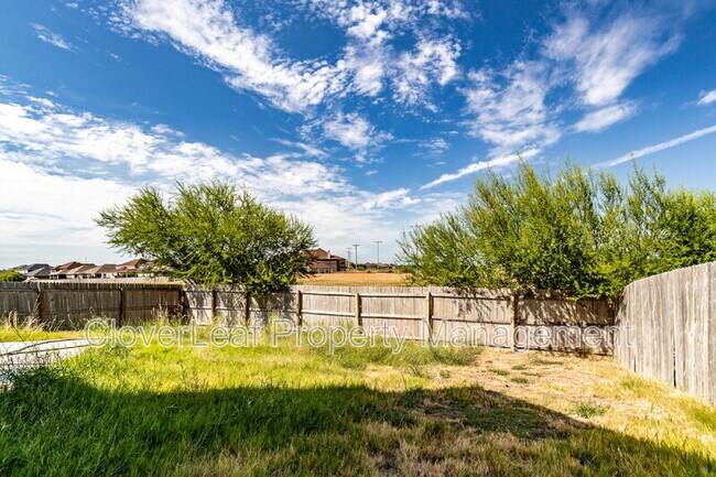Building Photo - 308 Rustic Springs