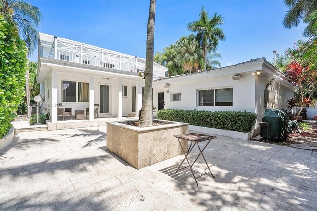 Building Photo - 9200 N Bayshore Dr