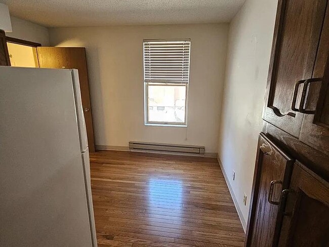 Building Photo - 608 King St