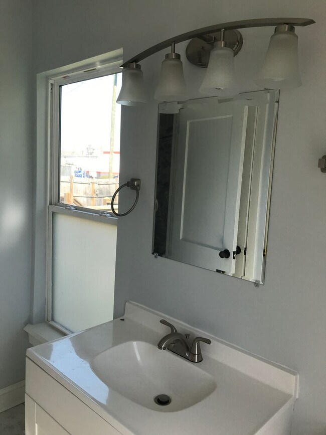 Building Photo - 1001 S 8th St