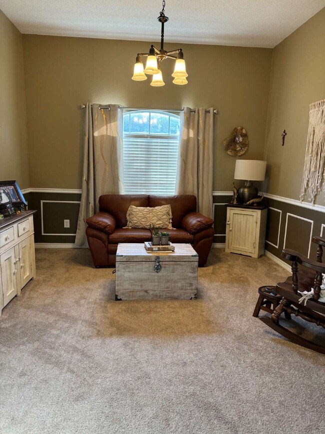 Building Photo - "Spacious 4-Bed Family Home in Milton with...