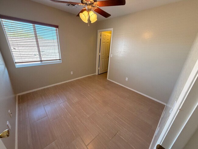 Building Photo - Updated 4x2 Buckeye Home *NO* Carpet & Downstairs Primary Bed!