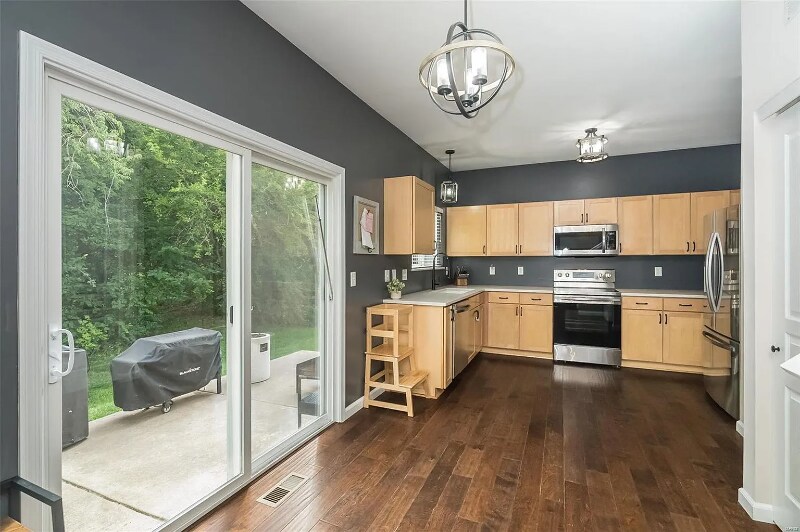 Building Photo - 460 Fortress Ct