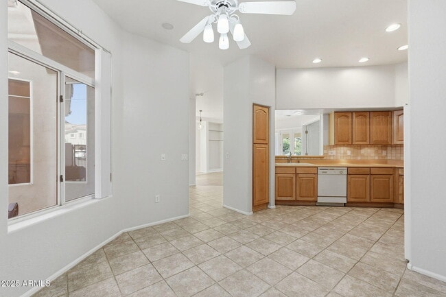 Building Photo - 1747 E Northern Ave