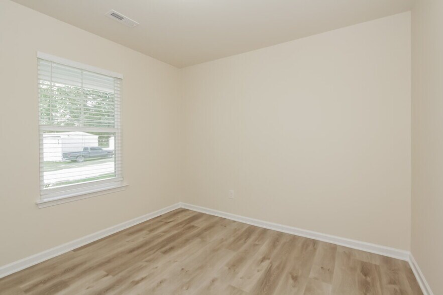 Building Photo - 7810 Shadow Lawn Rd