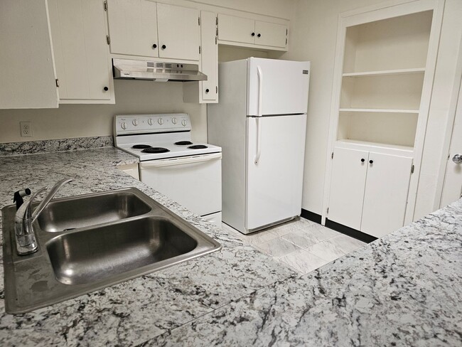 Building Photo - Open House Tuesday, 5/6 3:30p - 5:30p  3 B...